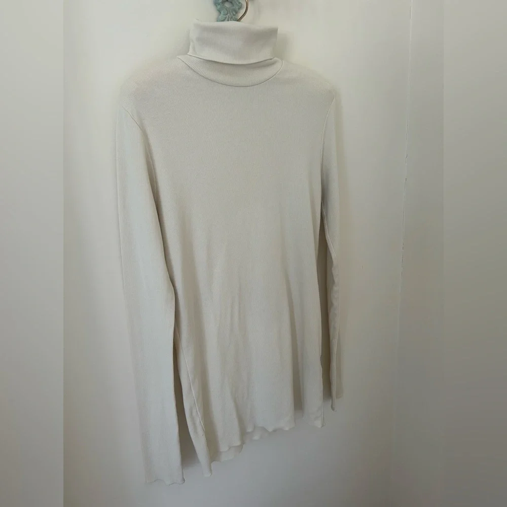 Vintage Ralph Lauren Ribbed Knit Turtleneck Sweater in Cream
Size: Large
EUC - Picture 4 of 10